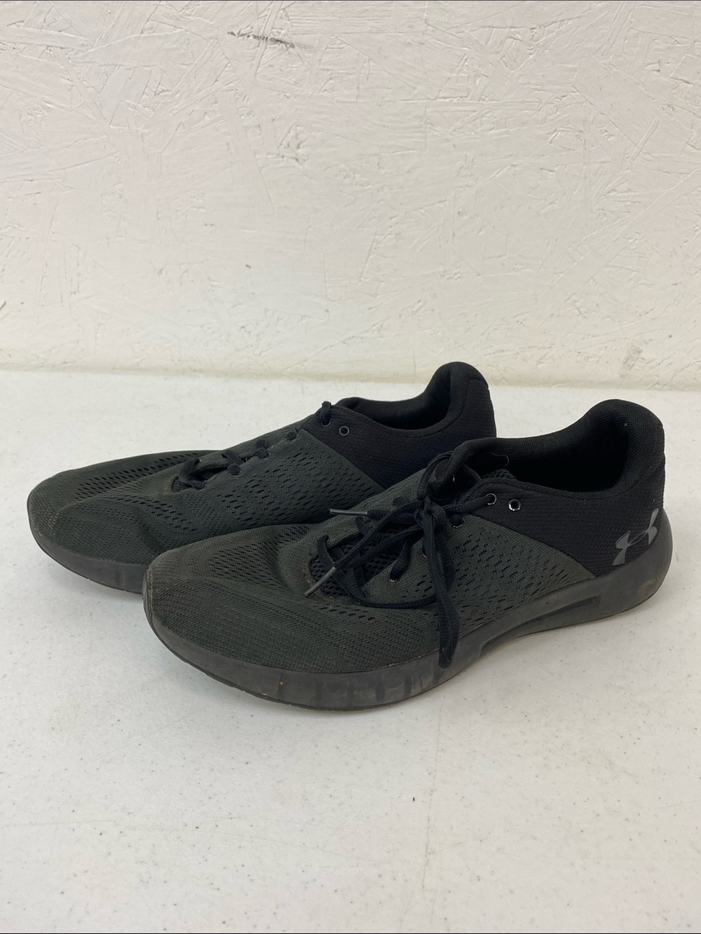 Under Armour Men's Black Athletic Training Sneakers size 11
